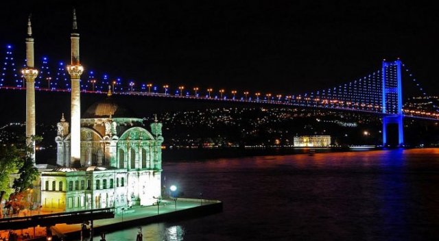 İstanbul Boğazı&#039;nda gemi geçişleri durduruldu