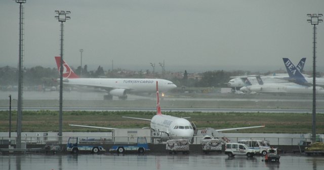 İstanbul’da hava trafiğine yağış engeli