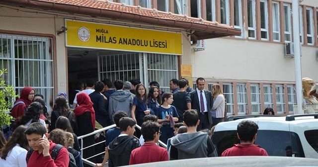 Lisede büyük panik! Hemen tahliye edildiler