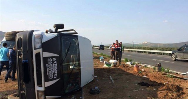 Manisa’da minibüs devrildi: Çok sayıda yaralı var