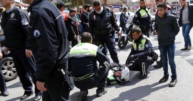 Motosikletli trafik polisi kazada yaralandı