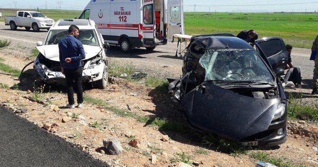 Polis memurunun otomobili başka otomobille çarpıştı: 1 polis öldü, 2&#039;si polis 4 yaralı