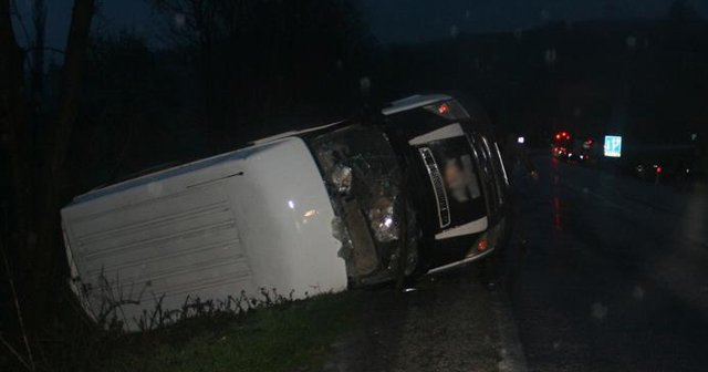 Samsun&#039;da minibüs ile otomobil çarpıştı: 9 yaralı