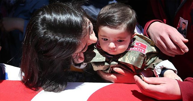 Şehit Uzman Çavuş Apaydın&#039;ın cenazesi toprağa verildi