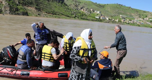 Siirt&#039;te botlarla gelip, oylarını kullandılar