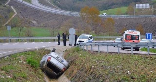 Sinop&#039;ta otomobil şarampole devrildi: 3 yaralı