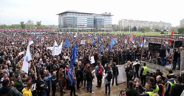 Sırbistan&#039;da Vucic karşıtı protestolar sürüyor