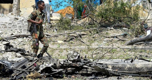 Somali&#039;de askeri kampta intihar saldırısı: 5 ölü