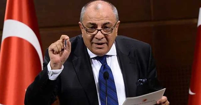 Türkeş'ten Ülkü Ocakları'na sert sözler