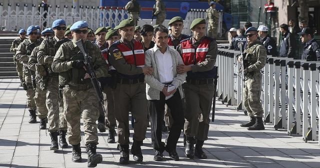 TÜRKSAT baskını davasında &#039;etek&#039;li protesto