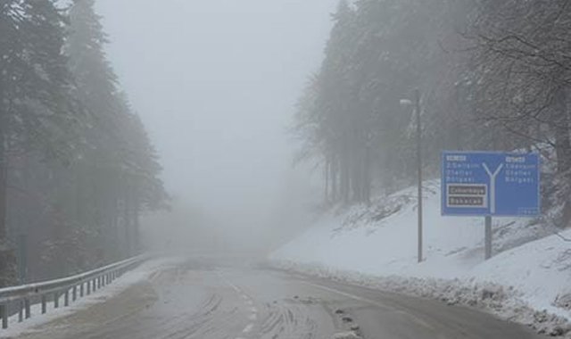 Uludağ'da uzun aradan sonra kar yağışı