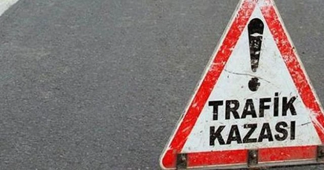Yolcu otobüsü kamyonetle çarpıştı: 19 yaralı