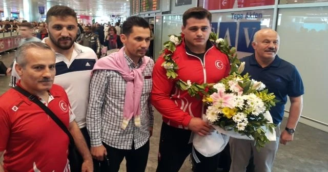 "Avrupa’ya İstiklal Marşımızı ezberlettik"