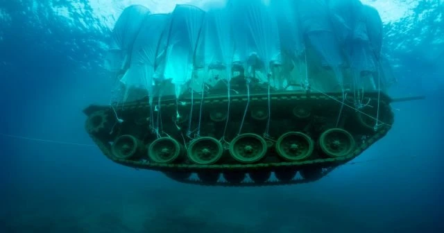 45 Tonluk tank Güvercin Adası'na taşınarak yeniden batırıldı