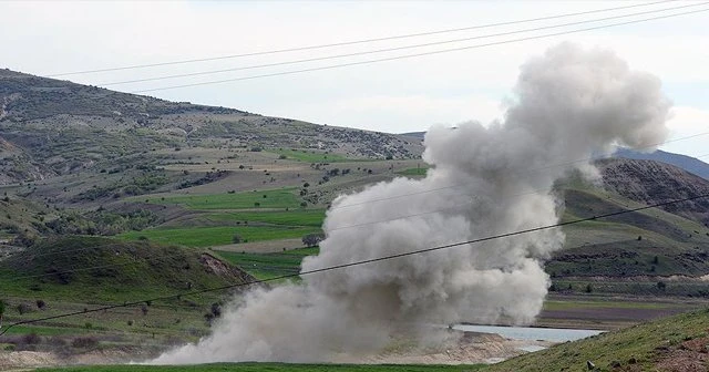 Ağrı'da yola tuzaklanan patlayıcılar imha edildi