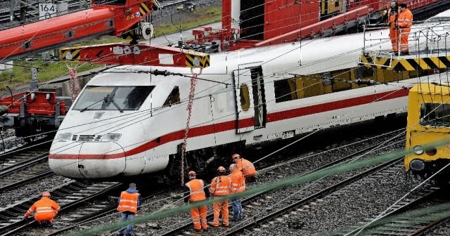 Almanya’da hızlı tren raydan çıktı