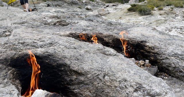 Antalya&#039;daki Yanartaş&#039;ta doğalgaz sürprizi