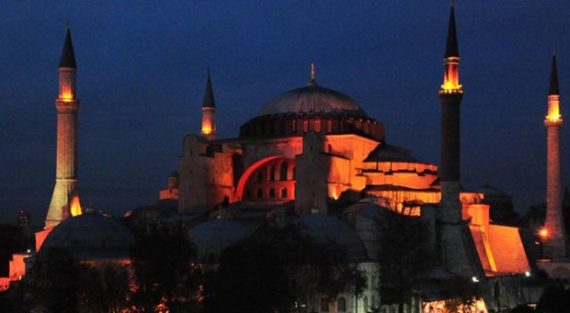 Ayasofya önünde Fetih Namazı