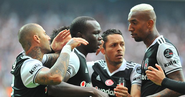 Beşiktaş Kasımpaşa&#039;yı 4-1 mağlup etti, puan farkını 5&#039;e çıkardı