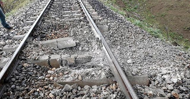 Bingöl'de tren geçişi sırasında patlama