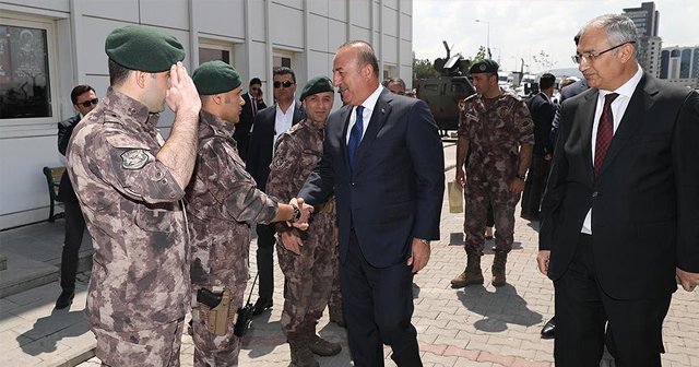 Çavuşoğlu&#039;ndan Özel Harekat&#039;a ziyaret