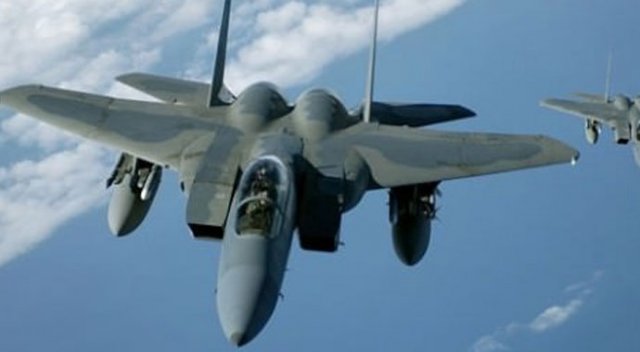 Çin savaş uçaklarından ABD gemisine gözdağı