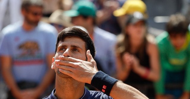 Djokovic yarı finale yükseldi