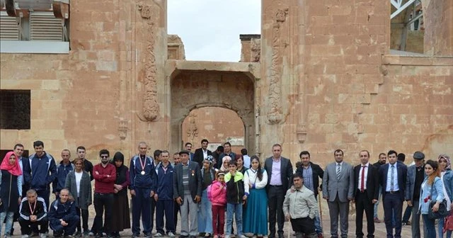 Ecdat sevgisi 'engel' tanımadı