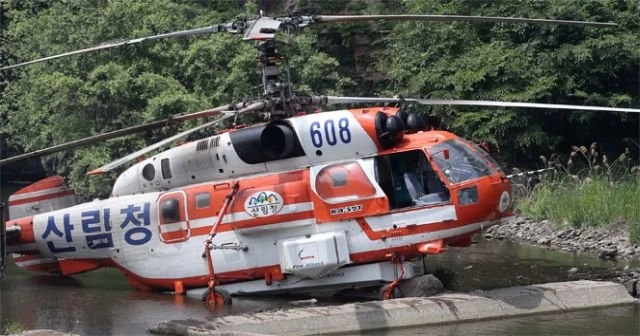 Helikopter yüksek gerilim hattına çarptı