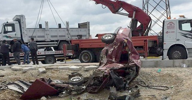 Hurdaya dönen bu araçtan sağ çıktı