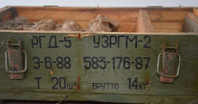 İçinde mühimmat bulunan sandık kıyıya vurdu