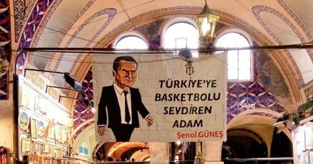 Kapalıçarşı'ya asılan 'Şenol Güneş' pankartı dikkat çekti