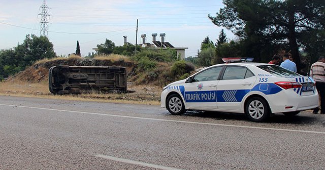 Kemer&#039;de işçi minibüsü devrildi: 5 yaralı