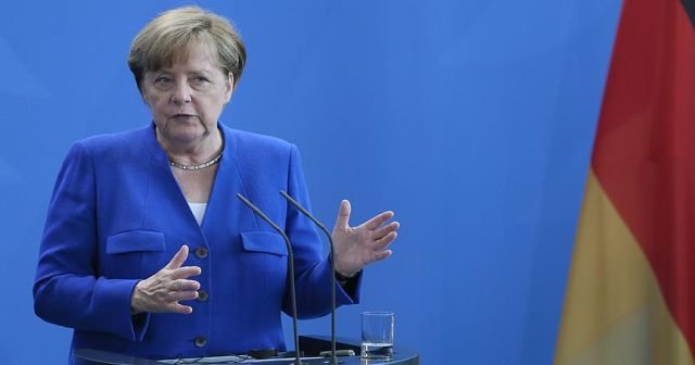 Merkel: Parlamenterlerimizin Türkiye&#039;deki askerlerimizi ziyareti tartışılamaz