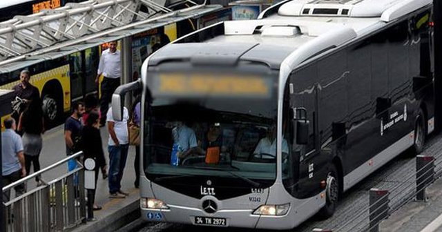 Metrobüs durağında bomba paniği