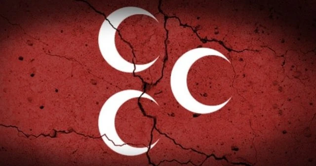 MHP'de 11 istifa
