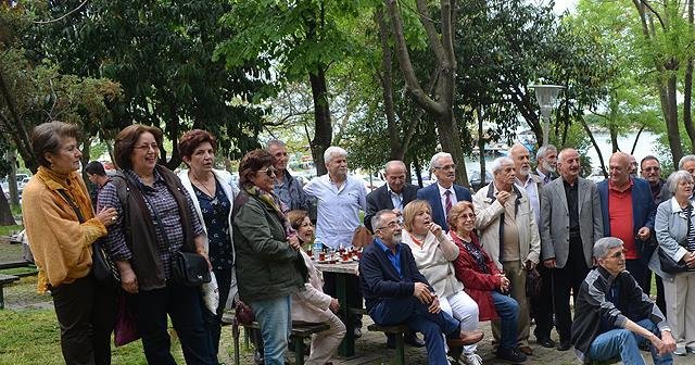 Öğretmenlerini 42 yıl sonra arayıp buldular