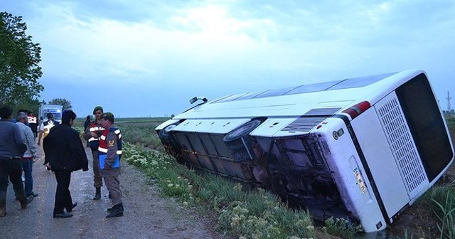 Otobüs sulama kanalına düştü: 10 yaralı