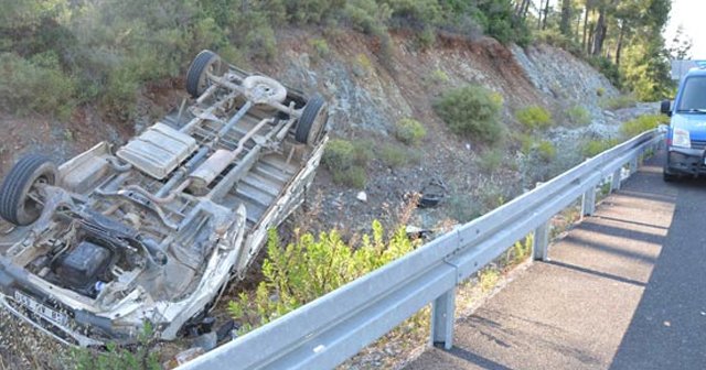 Otostopla bindikleri kamyonet takla attı!