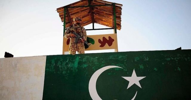 Pakistan Afgan güvenlik noktalarını vurdu: 50 ölü