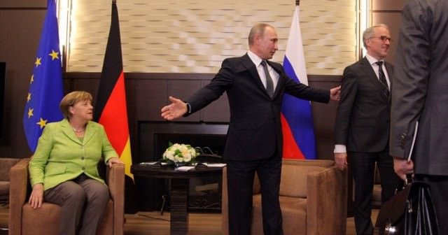 Putin ve Merkel Suriye&#039;yi görüştü