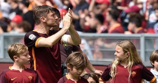 Roma&#039;nın efsanesi futbolculuk kariyerini sonlandırıyor