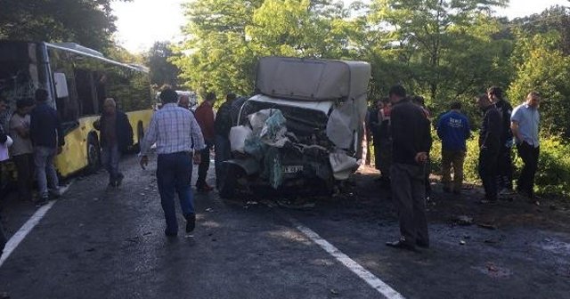 Sarıyer&#039;de İETT otobüsü ile kamyonet çarpıştı; 1 ölü, 5 yaralı