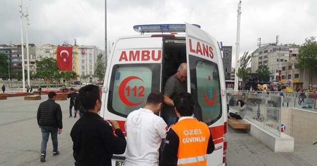 Turist kadının ayağı yürüyen banda sıkıştı