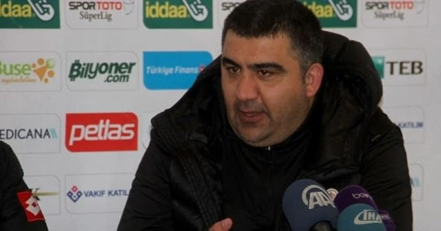 Ümit Özat imzayı atıyor
