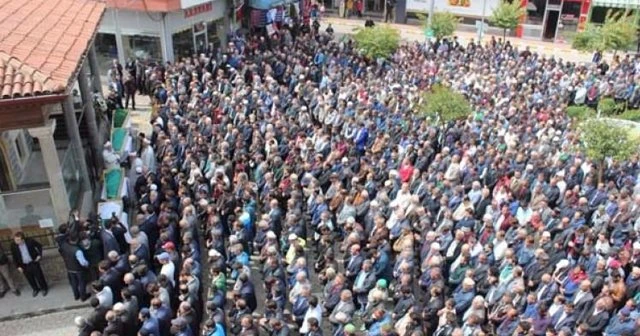 Yayla yolunda hayatını kaybedenler defnedildi