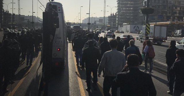 Arıza giderildi! Metrobüs seferleri normale döndü