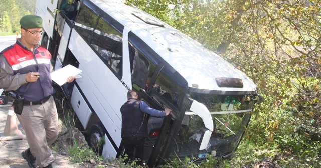 Yolcu otobüsü dereye uçtu