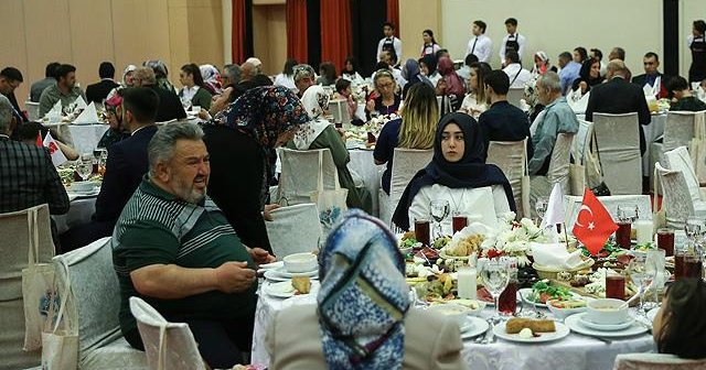 15 Temmuz şehitlerinin aileleri iftarda buluştu