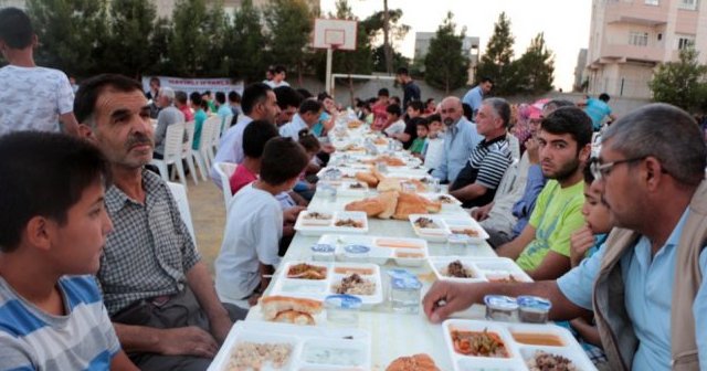 37 yıldır siren sesi ile iftar açıyorlar